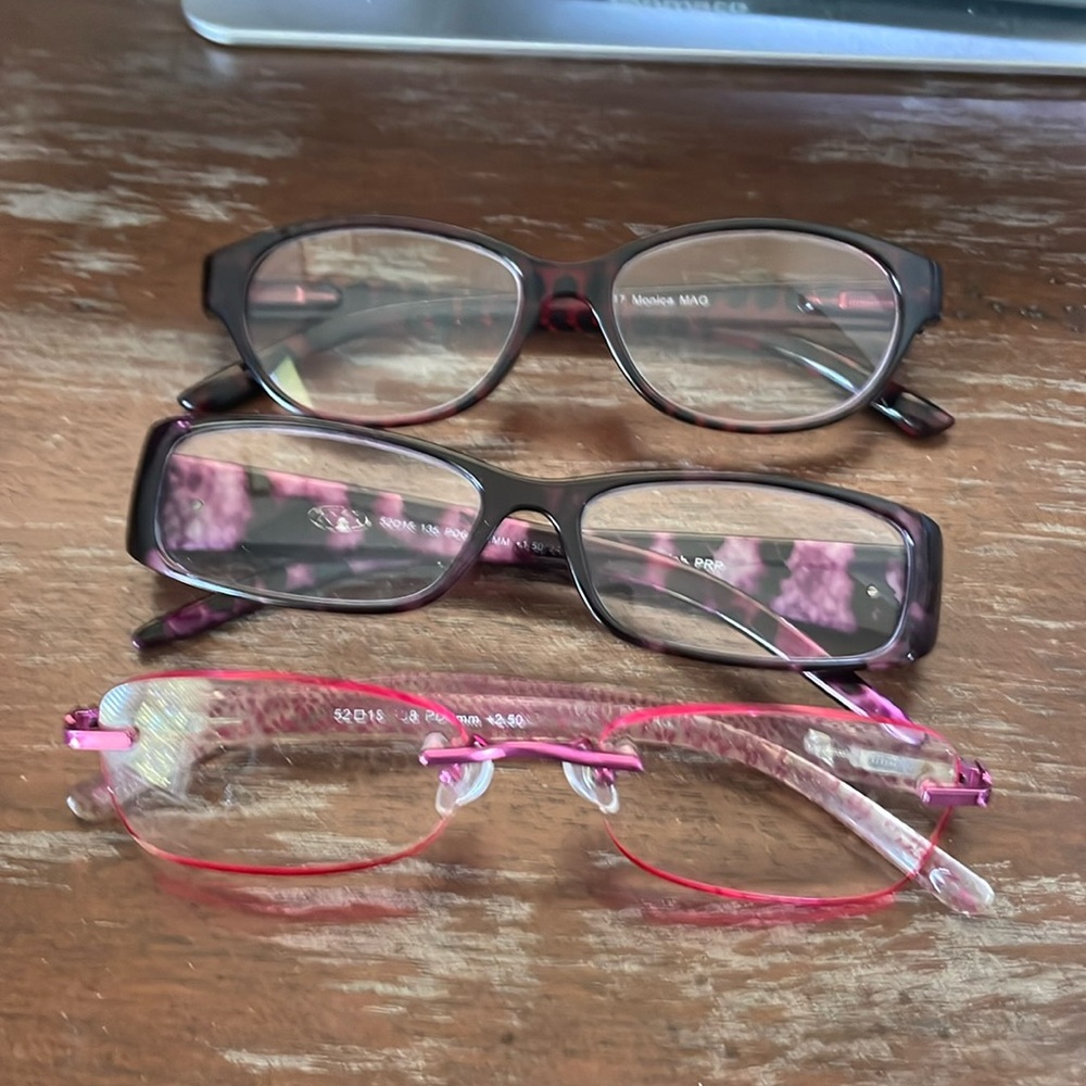 Set of 3 readers Syriah purple +1.50 pink Ella mag +2.50 Monica +2.50 red/black